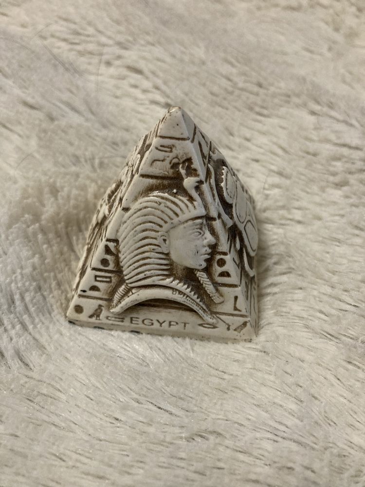 Египетская пирамида (фигурка)