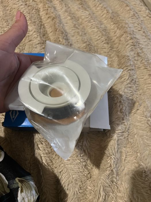 Це сальник колінчастого вала (crankshaft seal / shaft seal)