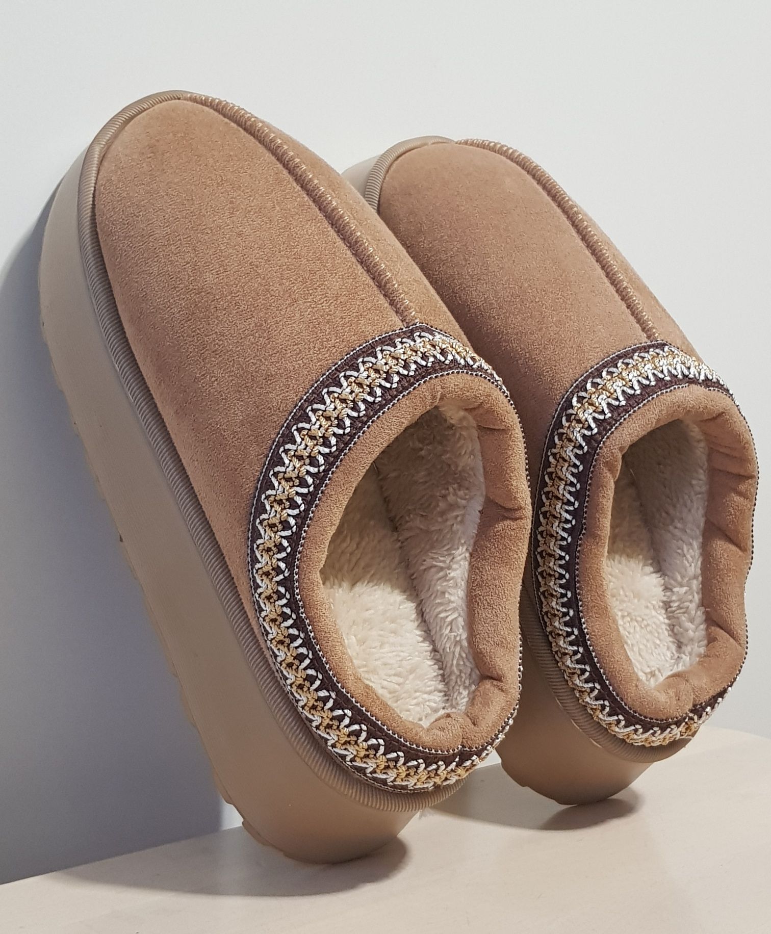 Buty kapcie na platformie w stylu emu ugg 24,5cm 38-39 z haftem bootie