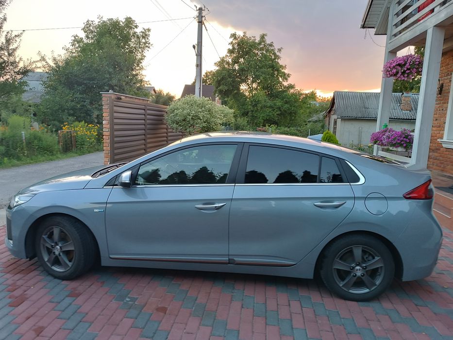 Hyundai Ioniq 28 кВ 12400$