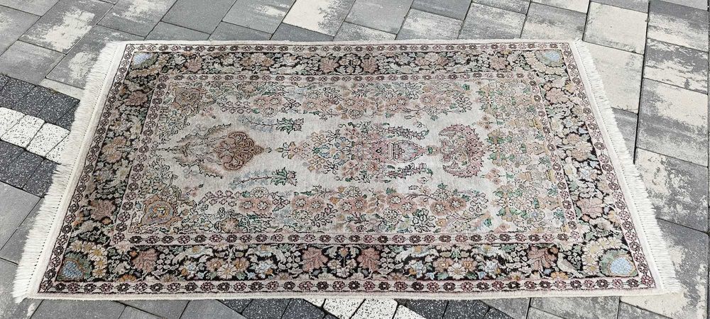 Jedwabny dywan ręcznie tkany 149 x 84 cm perski