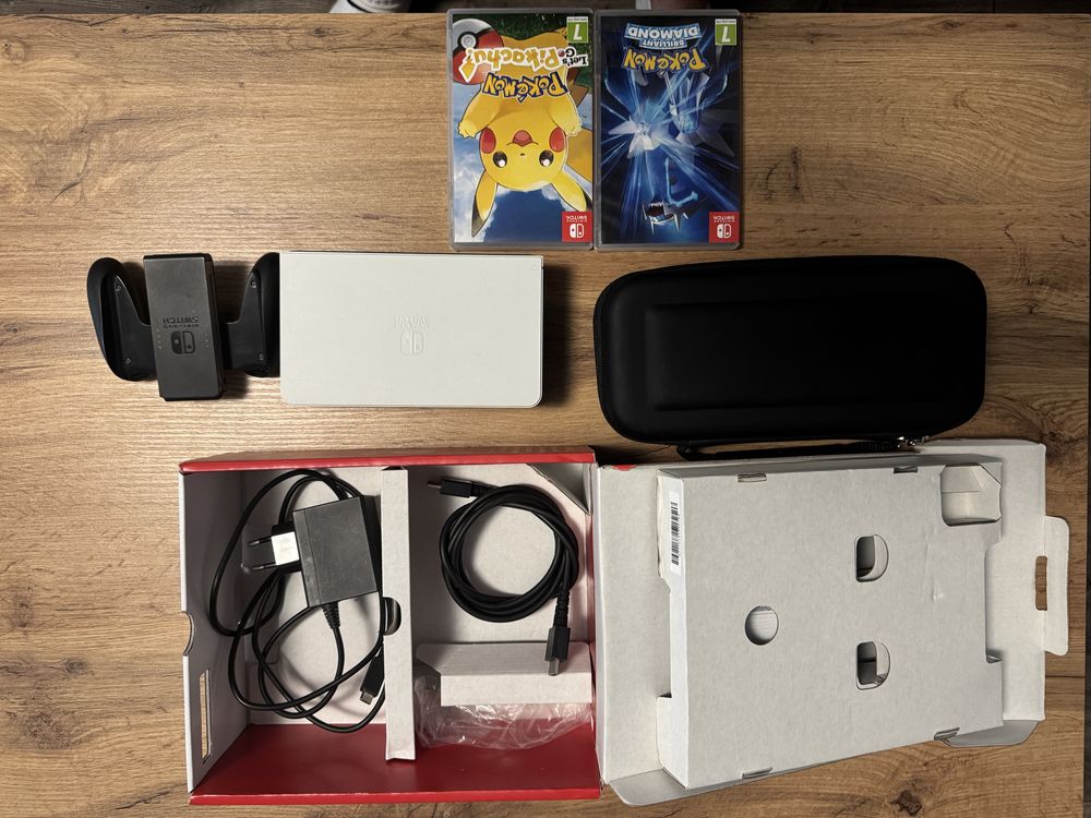 Nintendo switch OLED plus 2 gry oraz akcesoria