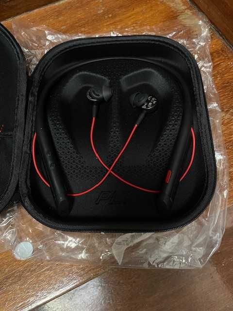 Auriculares Poly Plantronics Voyager 6200 UC