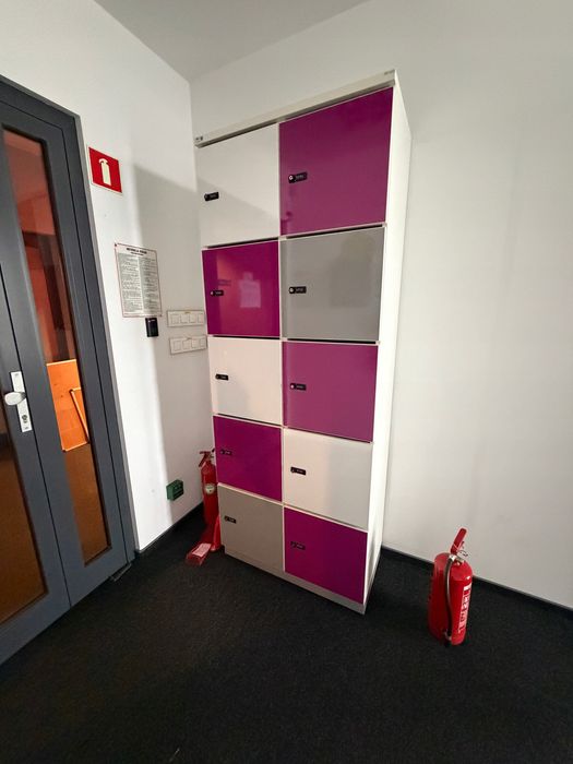 Szafa typu LOCKER z 10 komorami MDD bardzo ładny stan kolor FIOLET