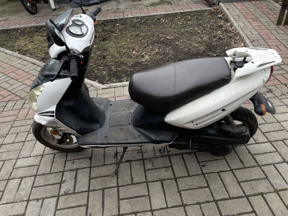 Продам скутер 150 кубов