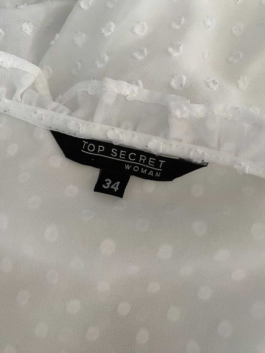 Biała żakardowa bluzka damska mgiełka jesień capsule wardrobe coquette