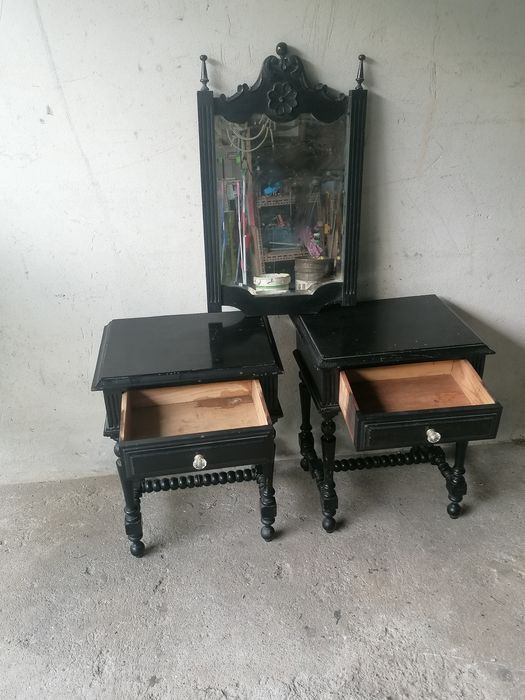 2 mesinhas e 1 espelho
