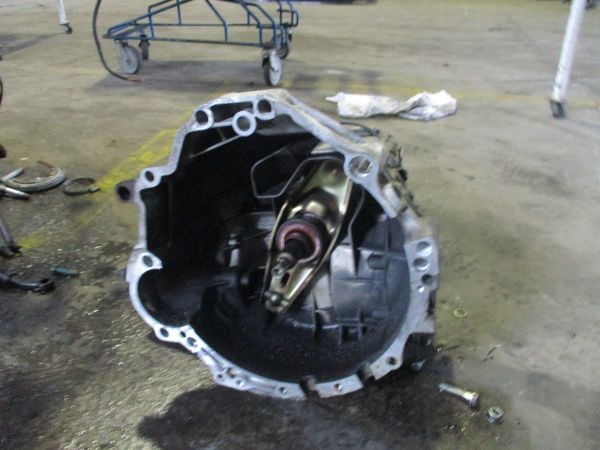 Caixa de velocidades manual VOLKSWAGEN Passat (3B3)