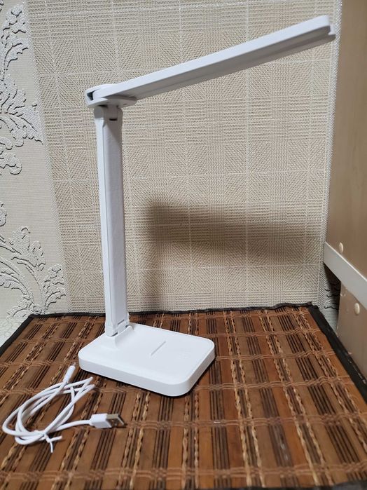 LED-лампа з сенсорним керуванням