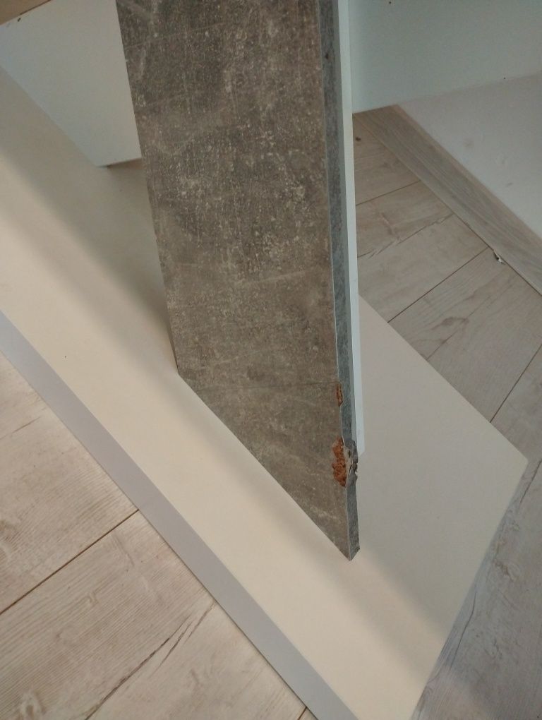 Stół z krzesłami