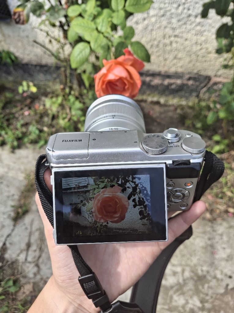 Продаю Fujifilm X-A10 з об’єктивами та оригінальною коробкою