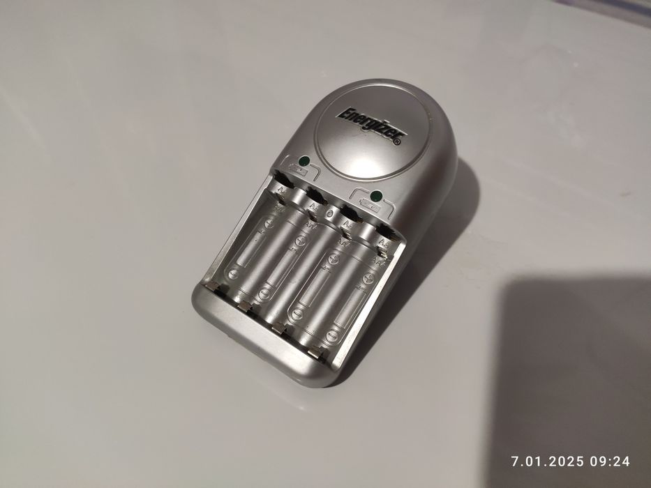 Зарядка для батарейок ААА/АА Enerji