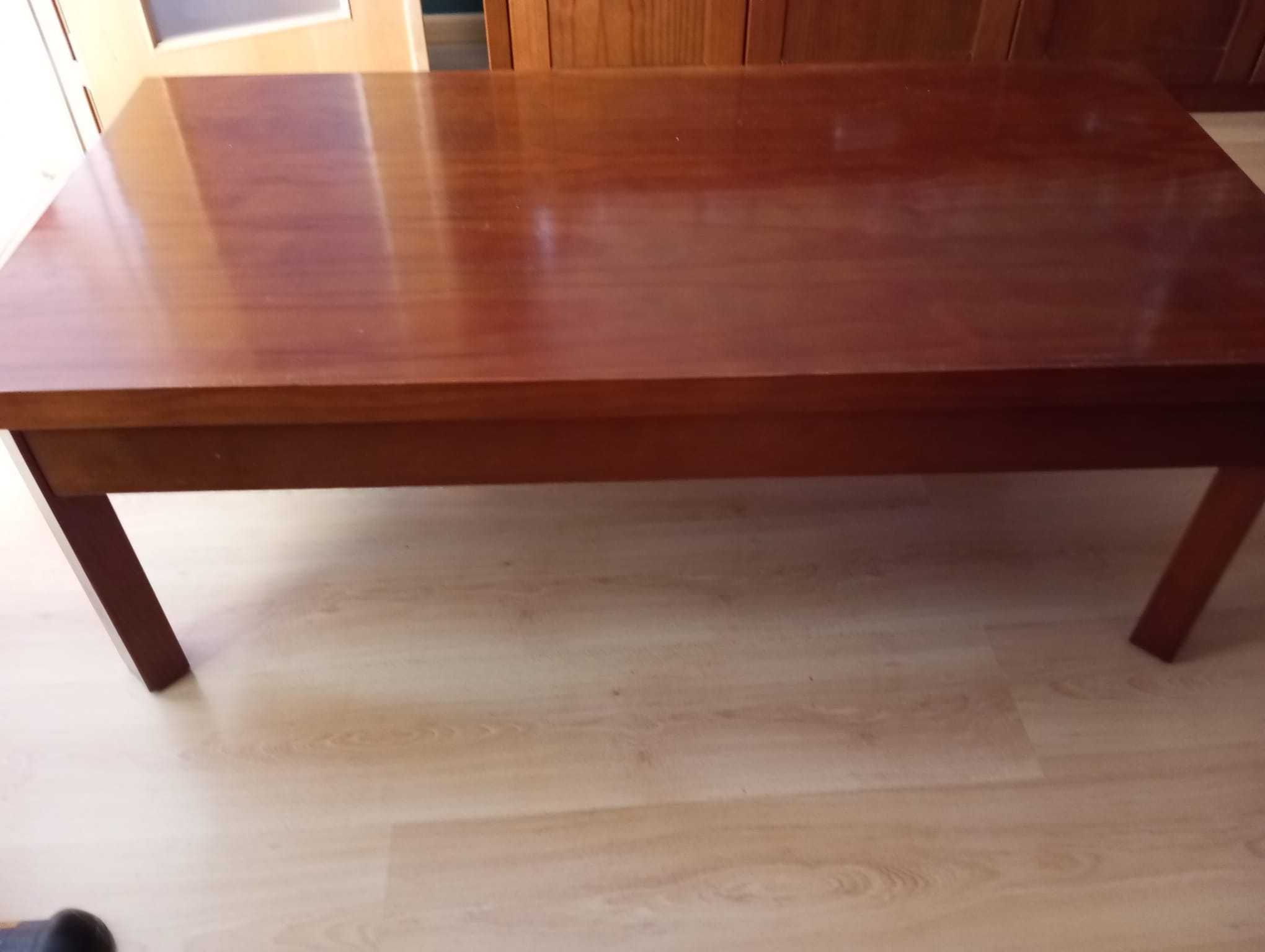 Mesa em madeira de centro