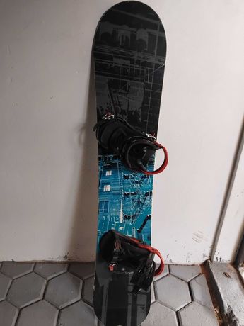 Deska snowbordowa Nidecker z zapieciemi dlg 158 cm stan bardzo dobry