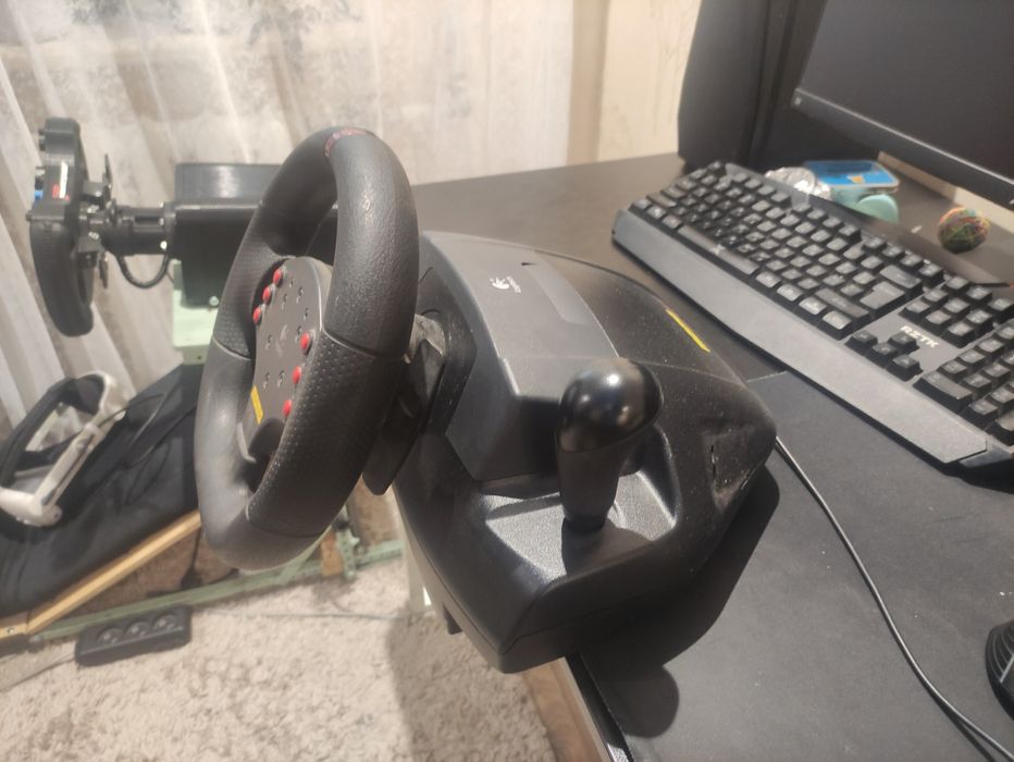 Руль Logitech momo