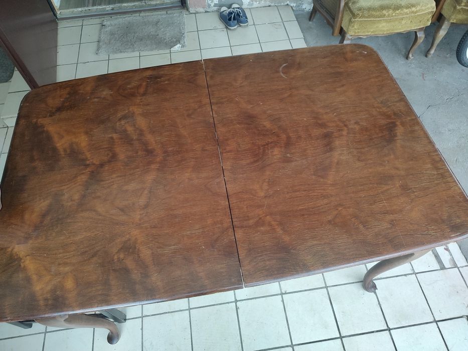 Stół z litego drewna rozkładany plus krzesła