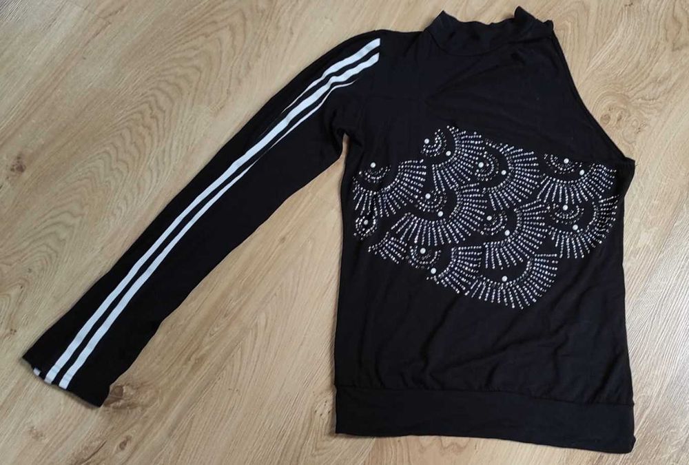 Ekstrawagancka bluzka z jednym długim rękawem