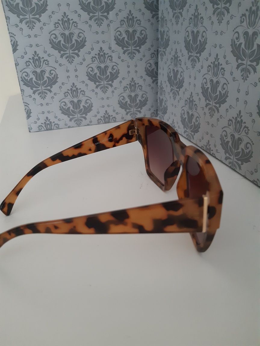Okulary przeciwsłoneczne Bershka panterka