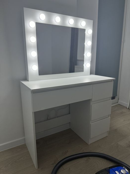 Toaletka z taboretem