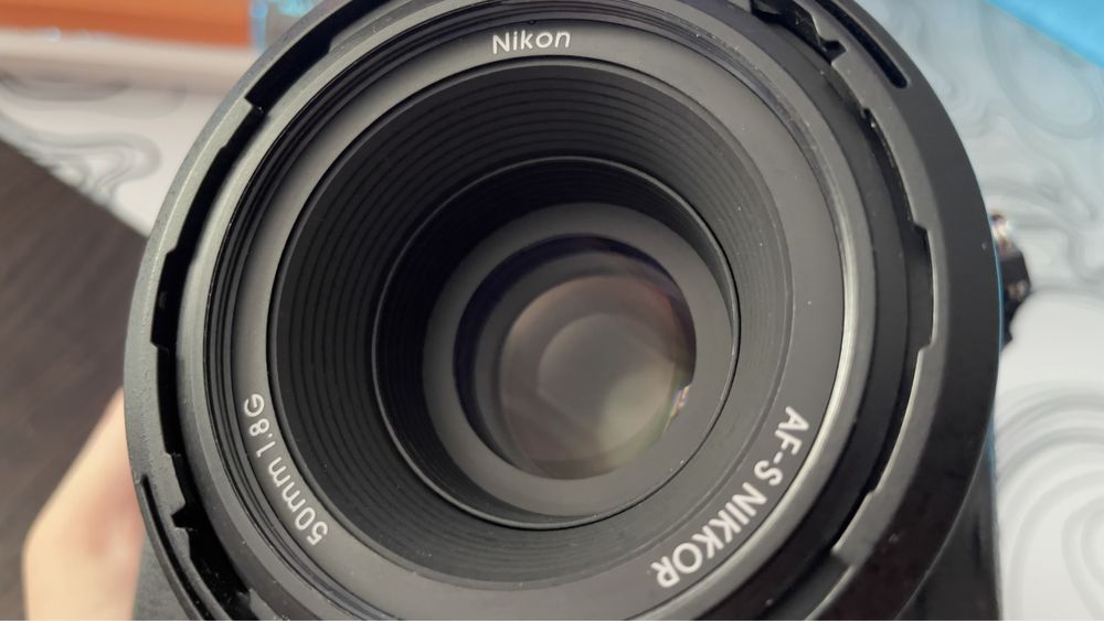 Nikon d7000 + Nikkor AF-S 50mm f/1.8G