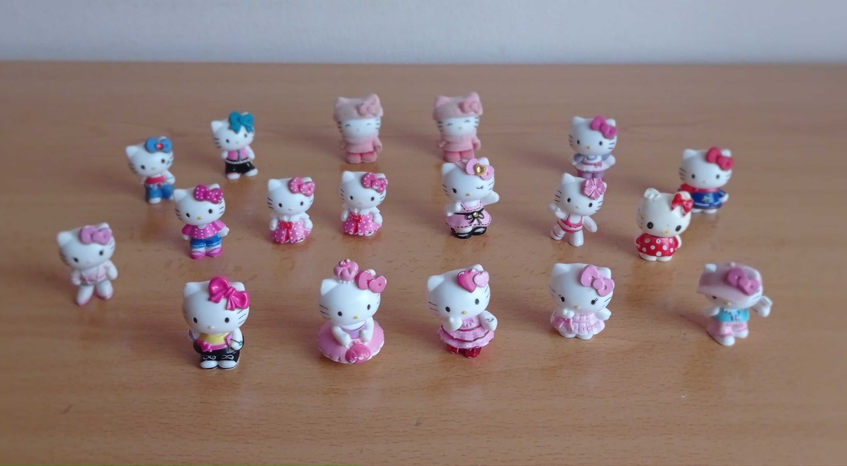Conjuntos da Hello Kitty e bonecas