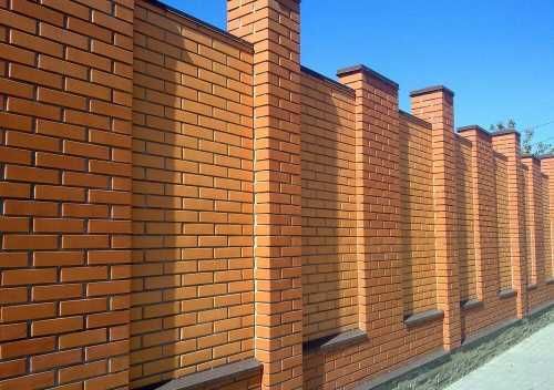 Будівництво огорож. Встановлення парканів із профнастилу.