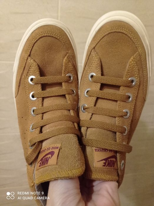 Ботинки, черевики, красовки, кеди жіночі