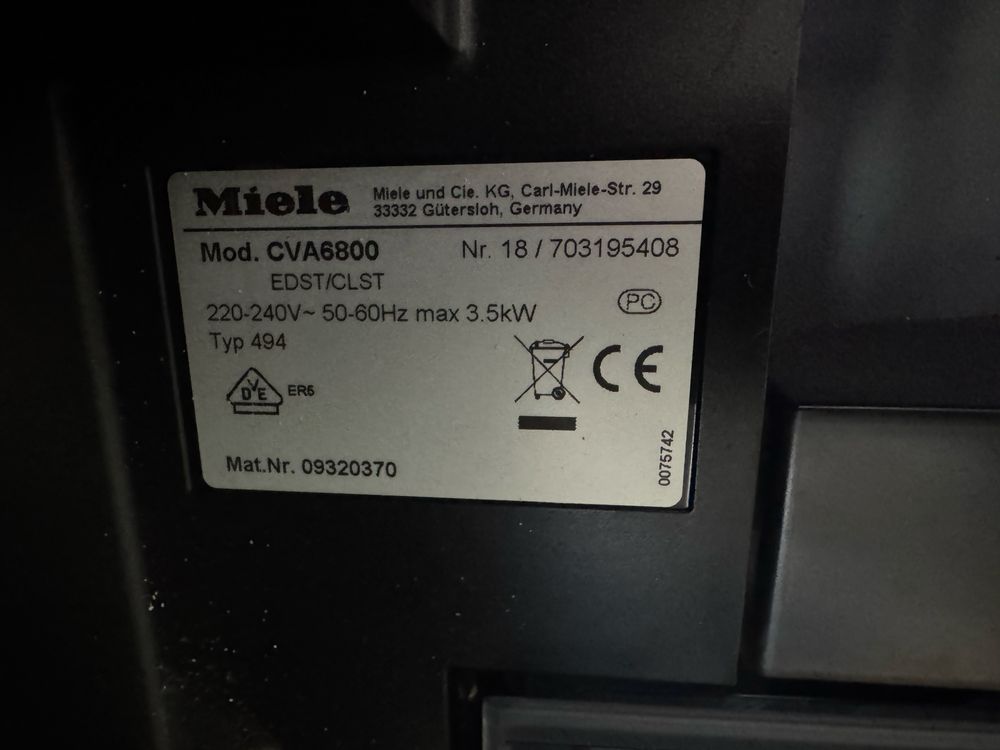 Ekspres do zabudowy Miele CVA6800 bardzo maly przebieg