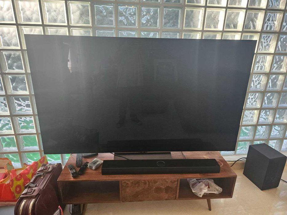 Televisão LG OLED77C46LA + soundbar