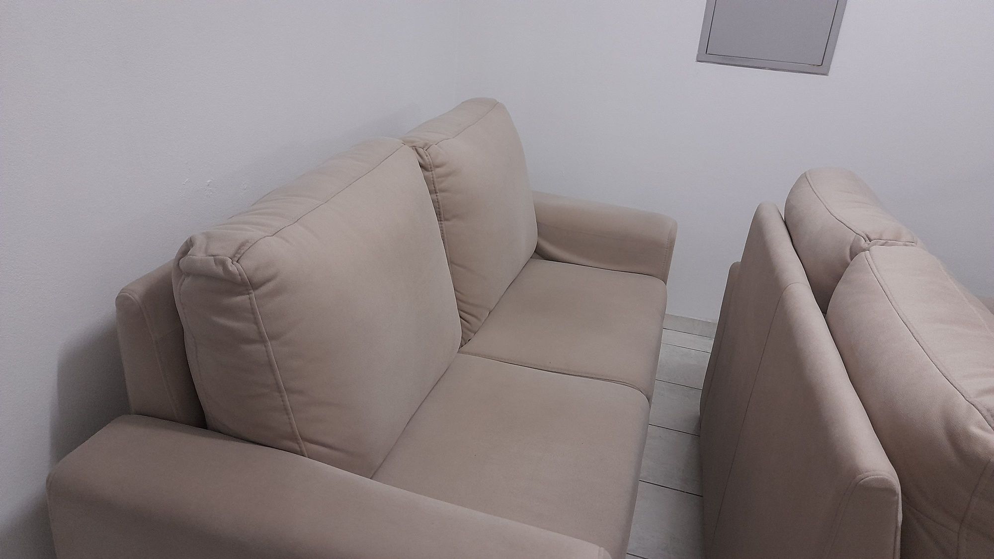 2 Sofás usados com pouco uso  como novos