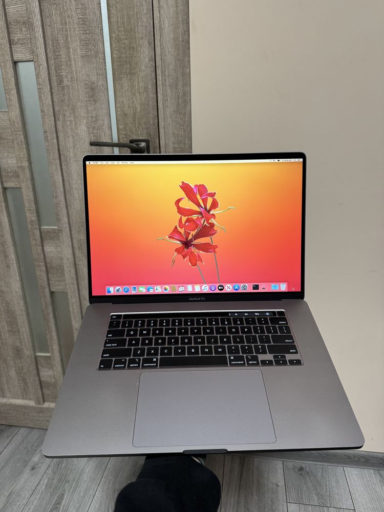 Macbook pro 16 2019 core i9 32/512gb amd pro 5500m 4gb
