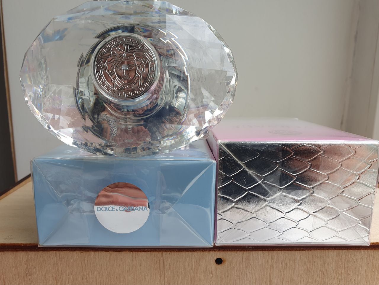 Versace Bright Crystal 30 и б.у 25 мл, Dolce & Gabbana Light Blue 100