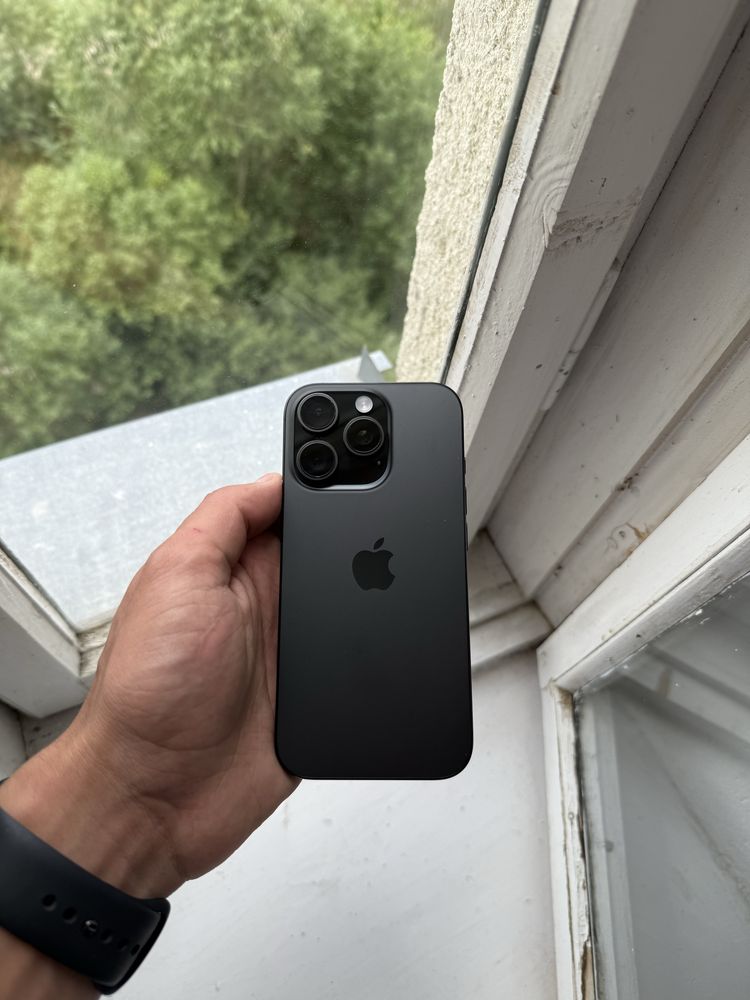 Продам Iphone 16 pro