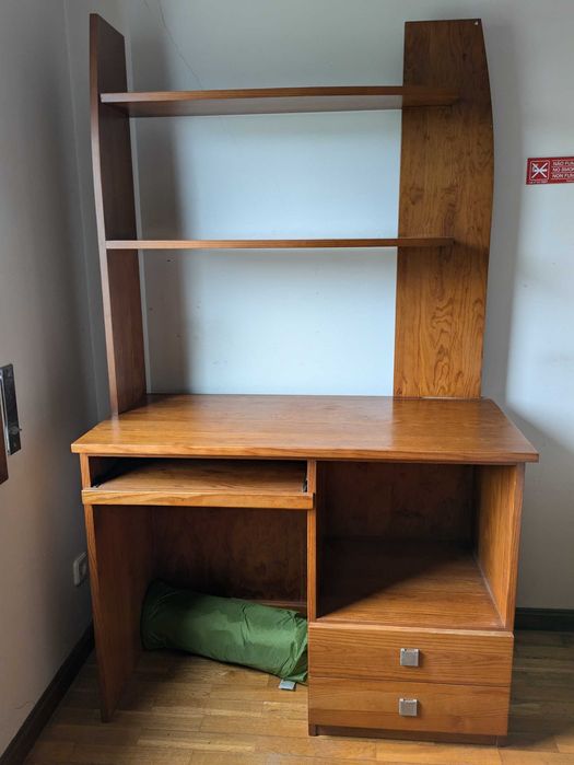 Secretárias em madeira