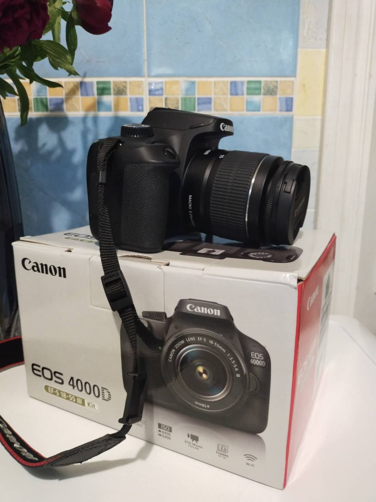 Продам фотоапарат Canon EOS4000D