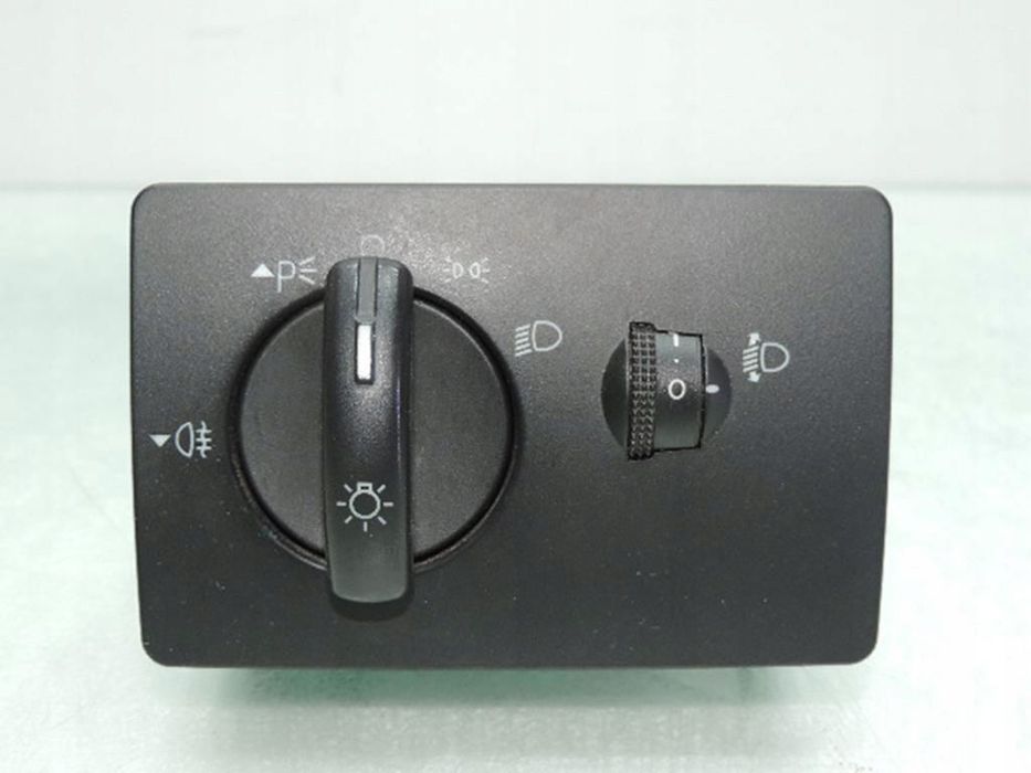 PRZEŁĄCZNIK ŚWIATEŁ 7M5T13A024EA FORD FOCUS MK2
