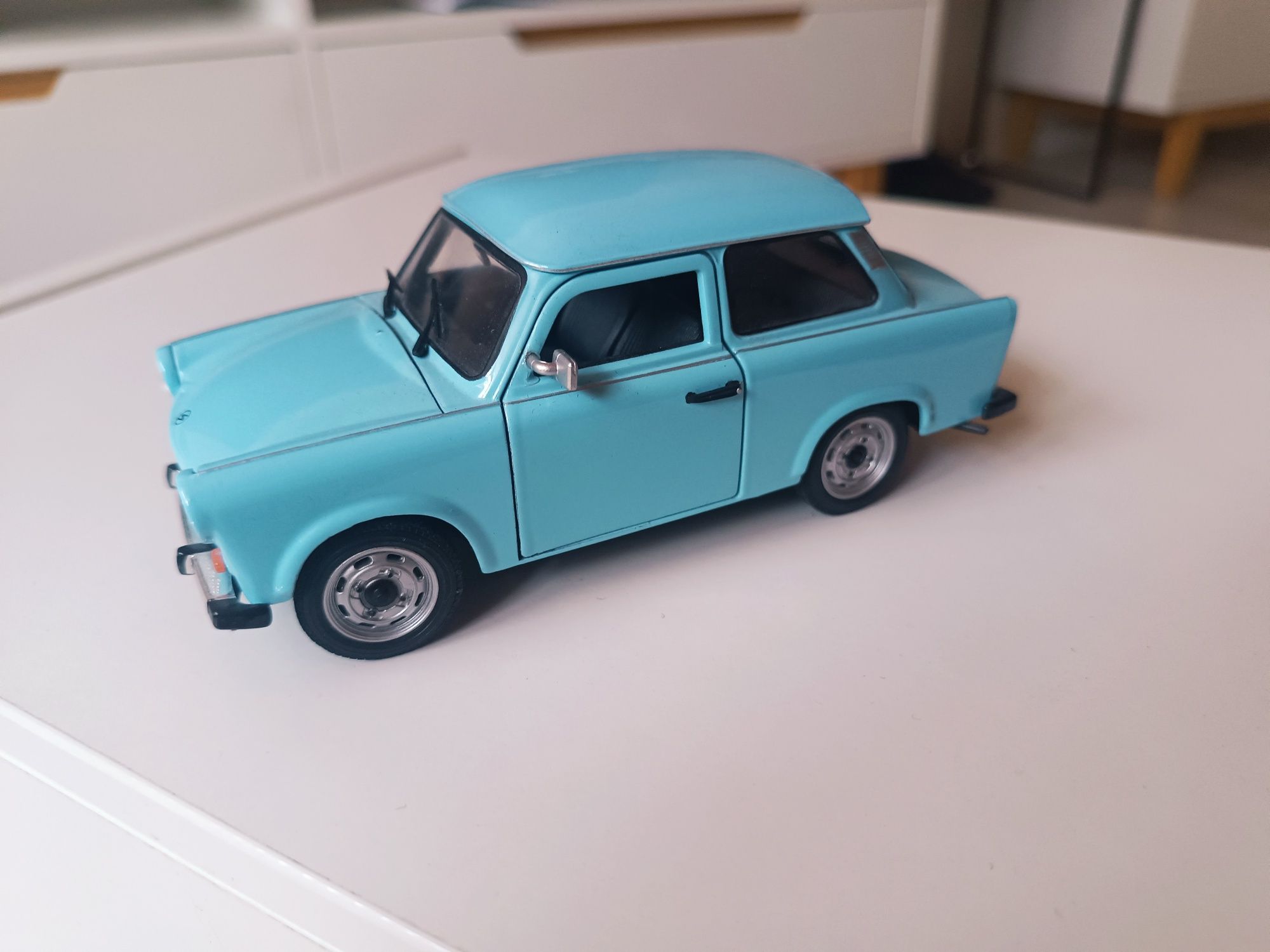 Trabant skala 1/24