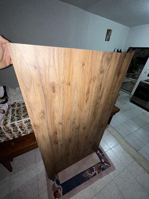 Mesa sem cadeiras