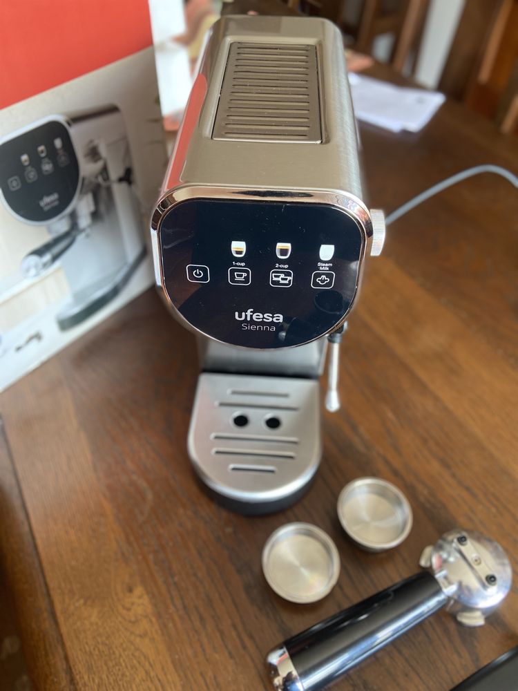 Máquina de café expresso Sienna Ufesa semi nova