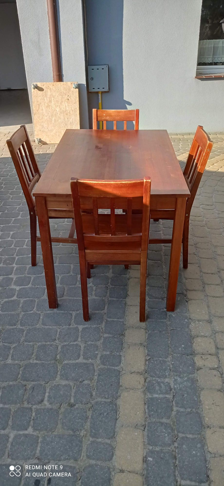 Stół plus 4 krzesla