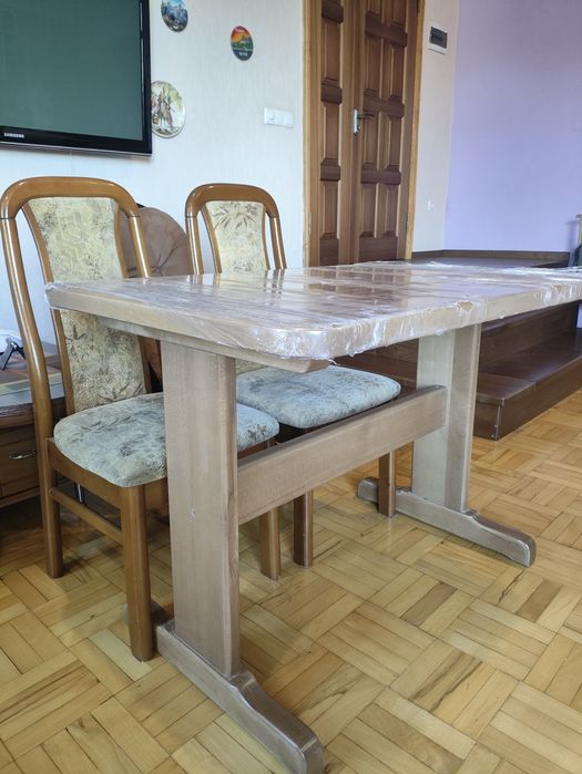 Новий дерев'яний стіл для вітальні, тераси  або кухні