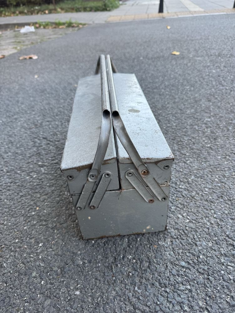 Skrzynka metalowa na narzedzia