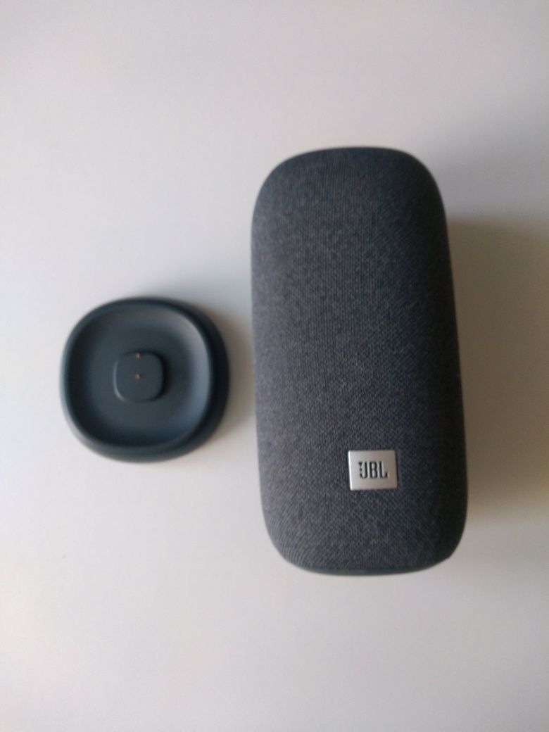 Głośnik JBL z podstawką