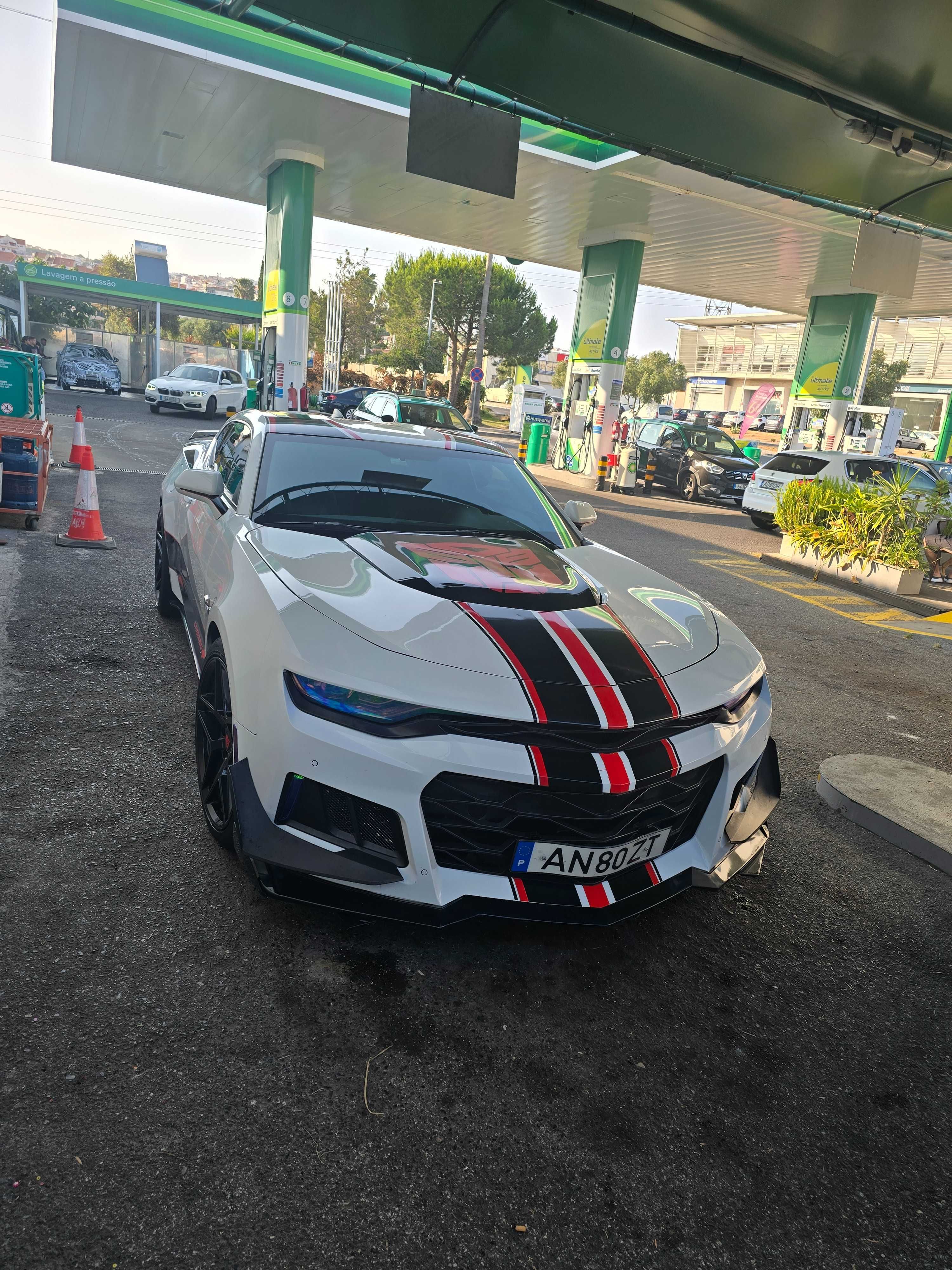 Camaro semi-novo Lindo.
