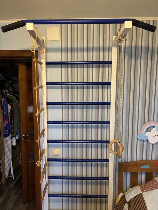 Шведська стінка металева