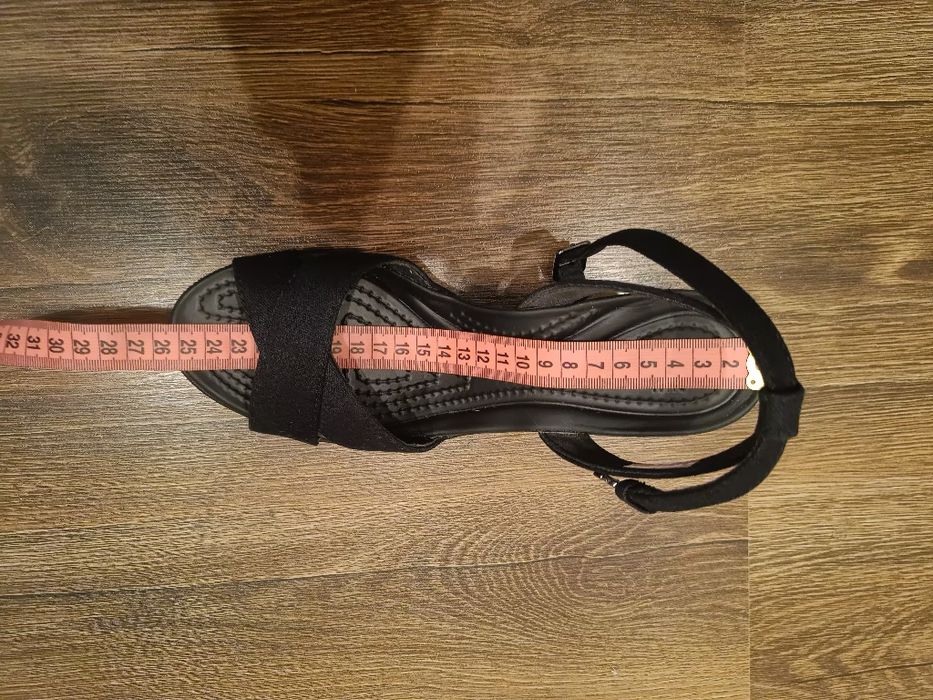 Продам босоніжки  Crocs Lieigh ll