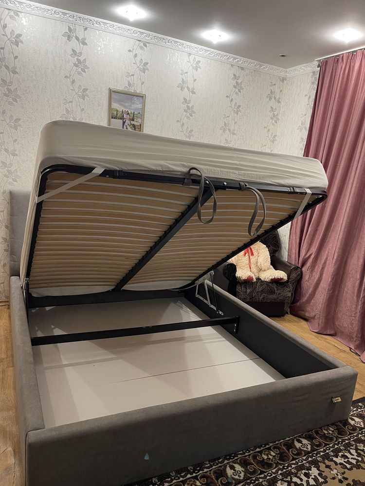 Ліжко з матрасом  продам