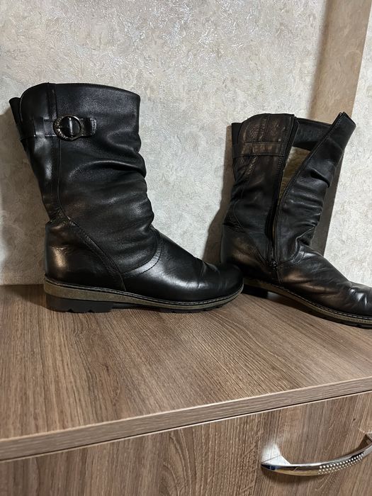 Продам жіночі чобітки 42 розміру