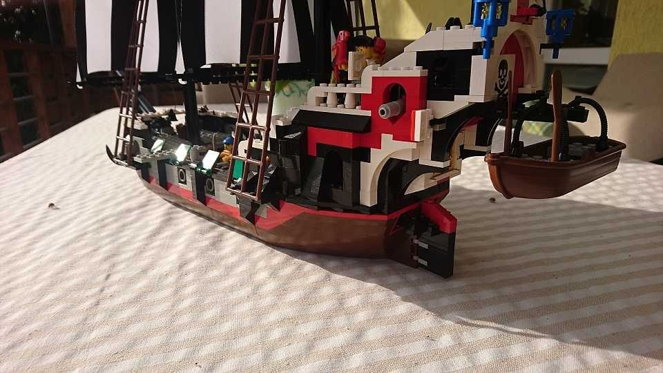 LEGO Pirates 6286  Skull's Eye Schooner z 1993 r.