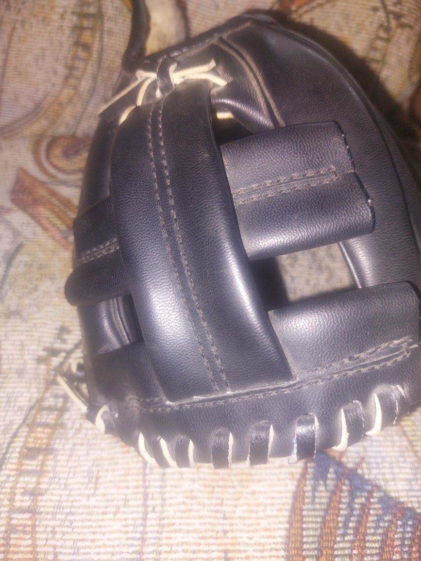 Бейсбольна рукавиця
